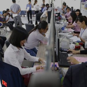 Việt Nam lại lên kế hoạch tăng lương cho công chức