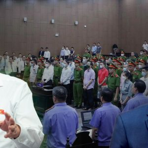 4000 tỷ, đánh chén, ra tòa, chia lại cho “diễn viên hài”, được tha tội! 