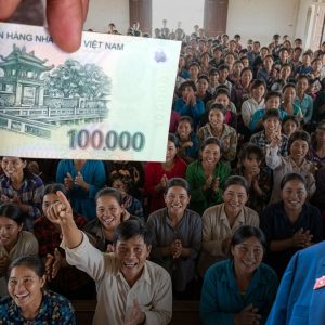 Sau 80 năm, nhận 100.000 đồng – niềm vui ngắn, nỗi lo dài